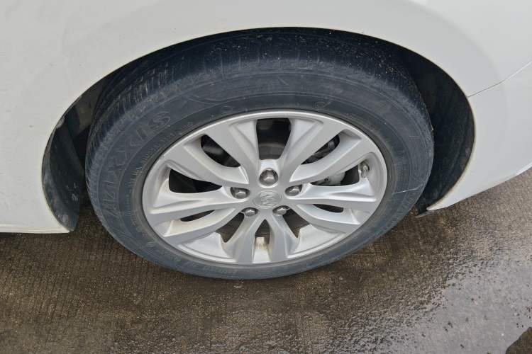 Used Buick GT 2021 Revised Version Flagship 1.5L Automatic Elite Edition Right Front Wheel Hub