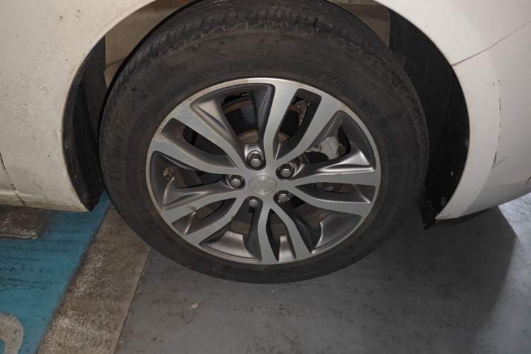 Used Buick GT 2021 Revised Version 1.3T Automatic Mild Hybrid Elite Edition Right Front Wheel Hub