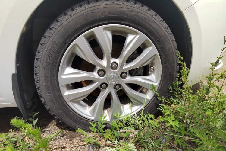 Used Buick GT 2021 Revised Version Flagship 1.5L Automatic Elite Edition Right Front Wheel Hub