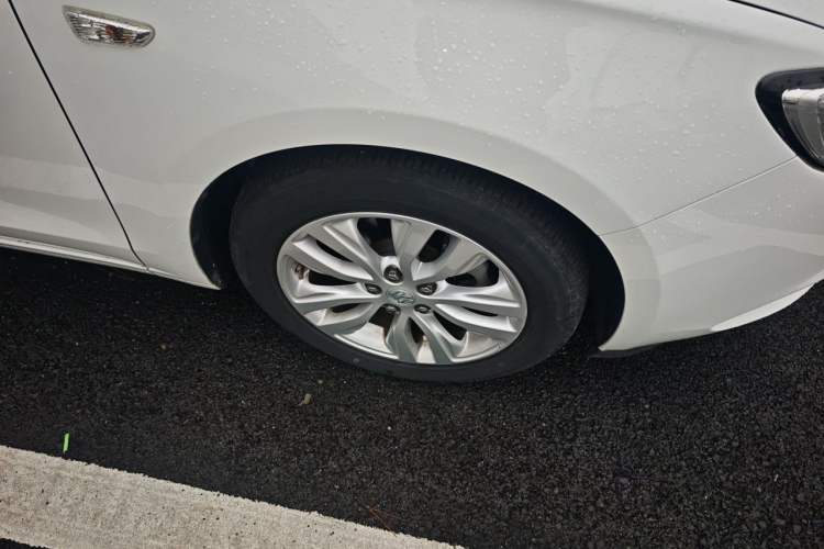 Used Buick GT 2021 Revised Version Flagship 1.5L Automatic Elite Edition Right Front Wheel Hub