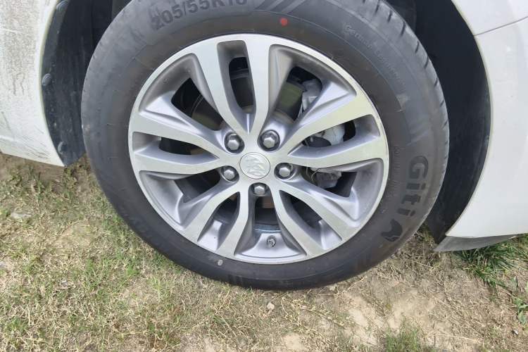 Used Buick GT 2021 1.3T Automatic Mild Hybrid Elite Version Right Front Wheel Hub