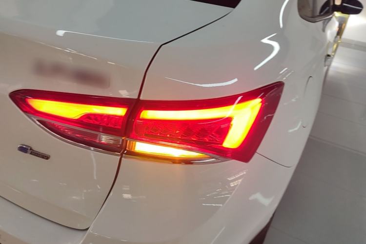 Used Buick GT 2021 Revised Version 1.3T Automatic Mild Hybrid Elite Edition Right Rear Taillight