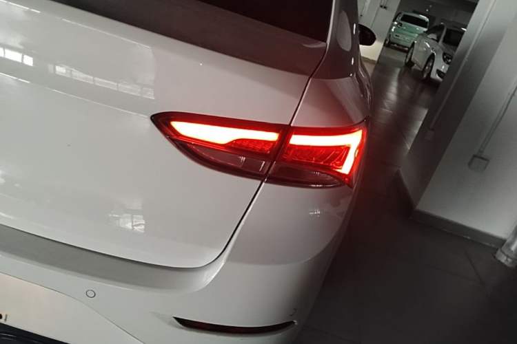 Used Buick GT 2021 Revised Version 1.3T Automatic Mild Hybrid Elite Edition Right Rear Taillight