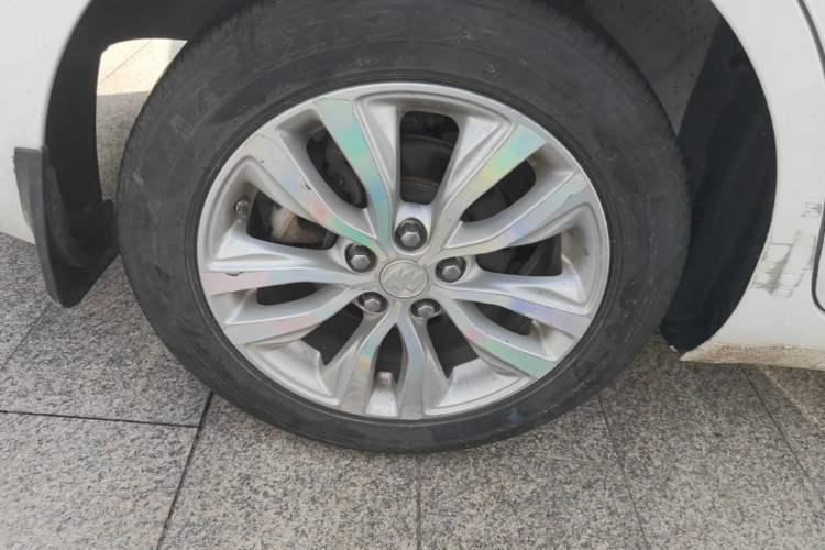 Used Buick GT 2021 Revised Version Flagship 1.5L Automatic Entry-Level Trim Right Rear Wheel Hub