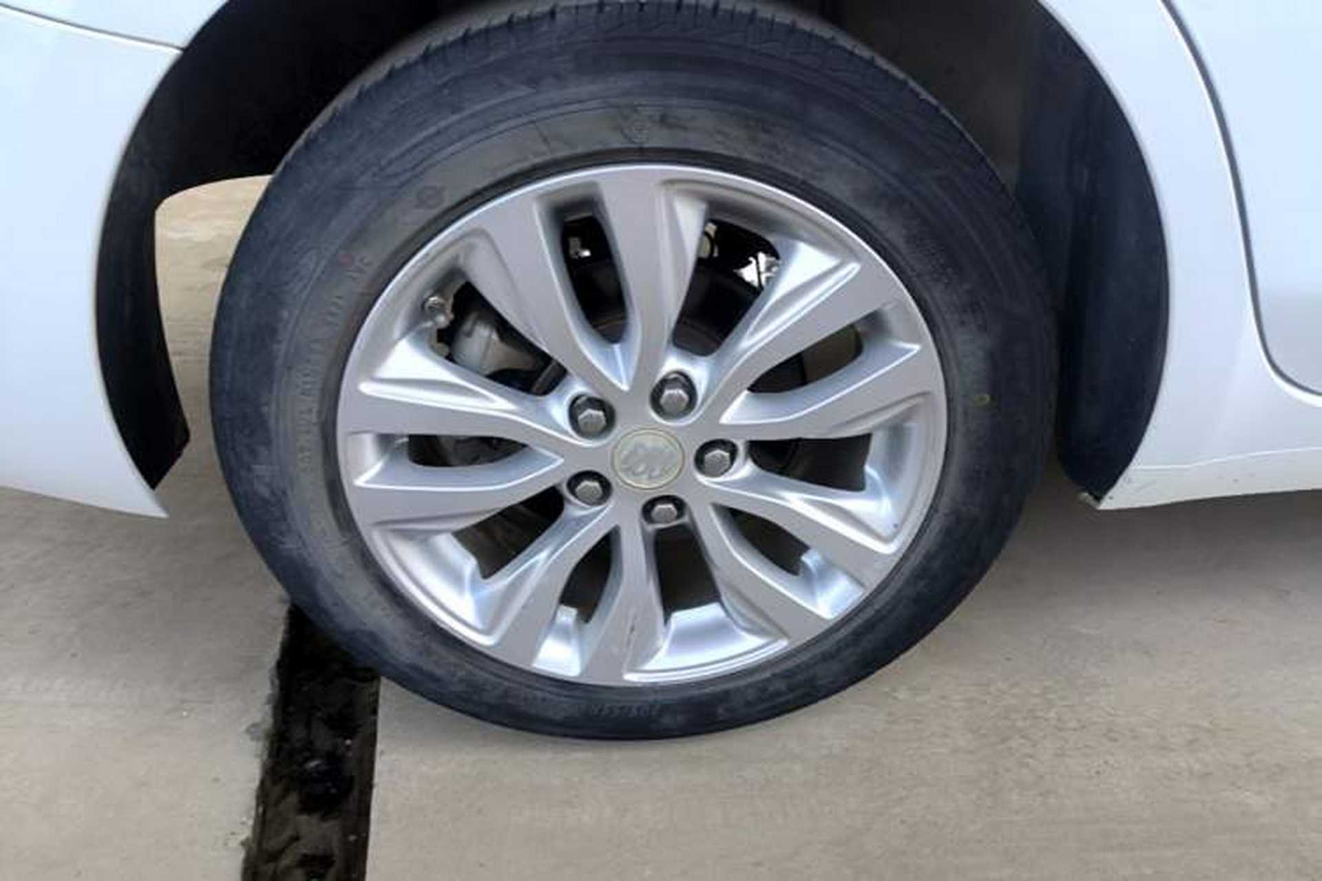 Used Buick GT 2021 Revised Version Flagship 1.5L Automatic Entry-Level Trim Right Rear Wheel Hub