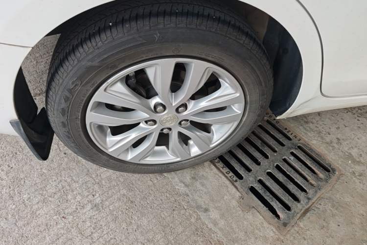 Used Buick GT 2021 Revised Version Flagship 1.5L Automatic Elite Edition Right Rear Wheel Hub