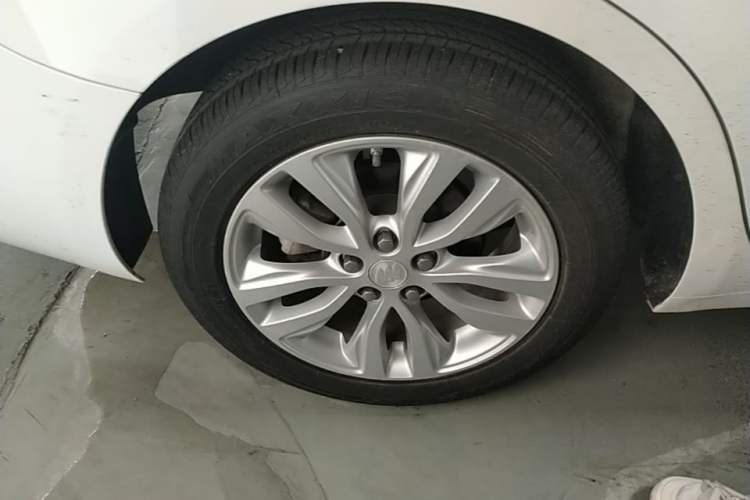 Used Buick GT 2021 Revised Version Flagship 1.5L Automatic Elite Edition Right Rear Wheel Hub
