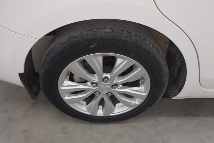 Used Buick GT 2021 Revised Version Flagship 1.5L Automatic Elite Edition Right Rear Wheel Hub