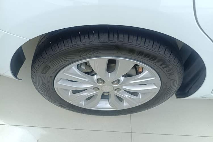 Used Buick GT 2021 Revised Version Flagship 1.5L Automatic Elite Edition Right Rear Wheel Hub