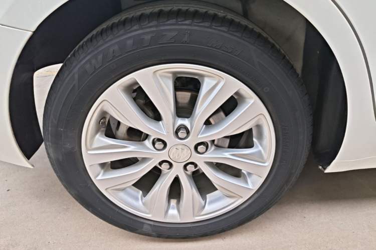 Used Buick GT 2021 Revised Version Flagship 1.5L Automatic Entry-Level Trim Right Rear Wheel Hub