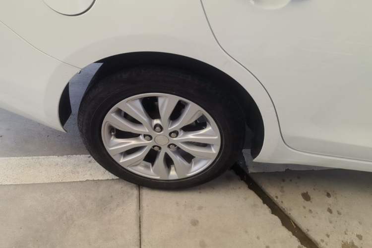 Used Buick GT 2021 Revised Version Flagship 1.5L Automatic Elite Edition Right Rear Wheel Hub
