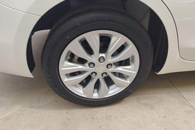 Used Buick GT 2021 Exemplar 1.5L Automatic Elite Version Right Rear Wheel Hub
