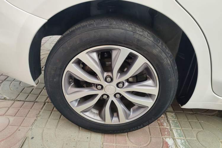 Used Buick GT 2021 Revised Version 1.3T Automatic Mild Hybrid Elite Edition Right Rear Wheel Hub