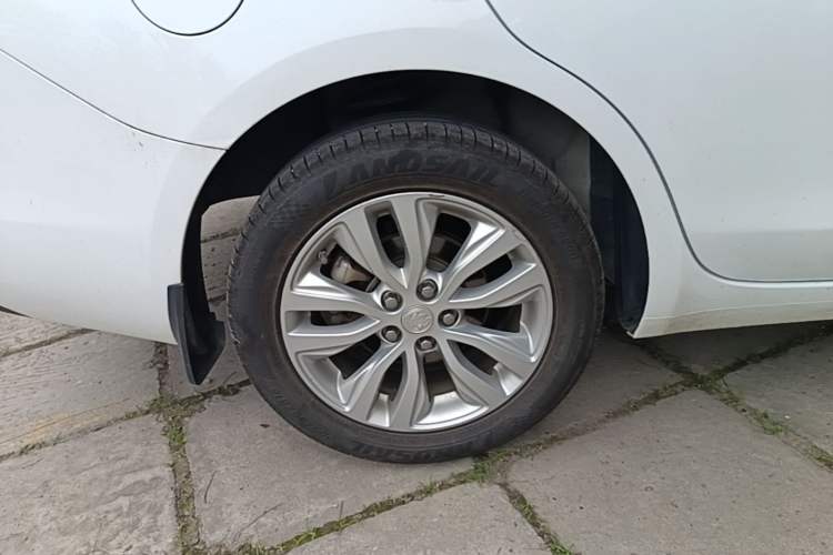 Used Buick GT 2021 Revised Version Flagship 1.5L Automatic Elite Edition Right Rear Wheel Hub