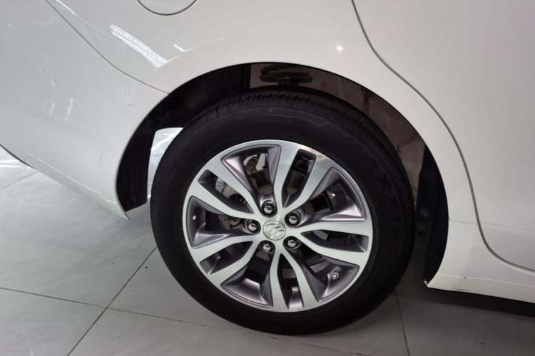 Used Buick GT 2021 Revised Version 1.3T Automatic Mild Hybrid Elite Edition Right Rear Wheel Hub