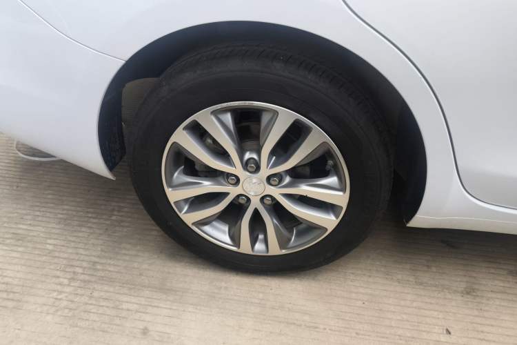 Used Buick GT 2021 1.3T Automatic Mild Hybrid Elite Version Right Rear Wheel Hub