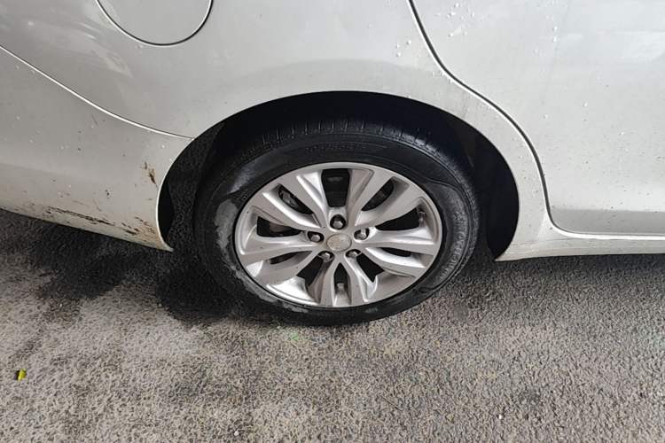 Used Buick GT 2021 Revised Version Flagship 1.5L Automatic Elite Edition Right Rear Wheel Hub
