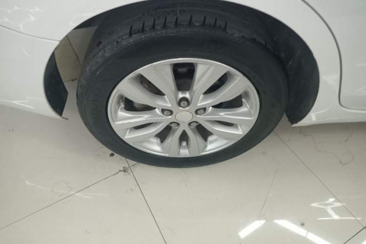 Used Buick GT 2021 Revised Version Flagship 1.5L Automatic Entry-Level Trim Right Rear Wheel Hub