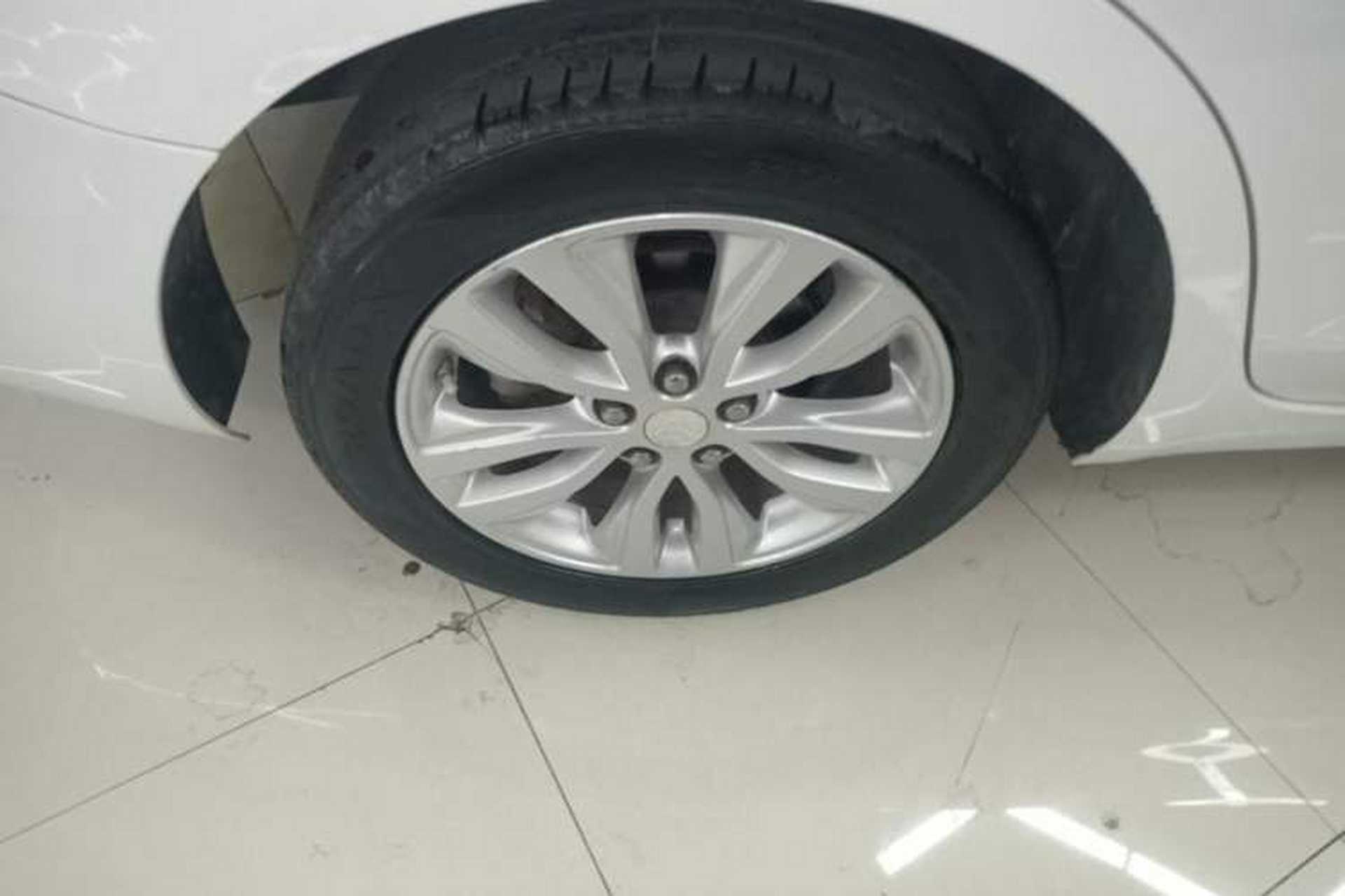 Used Buick GT 2021 Revised Version Flagship 1.5L Automatic Entry-Level Trim Right Rear Wheel Hub