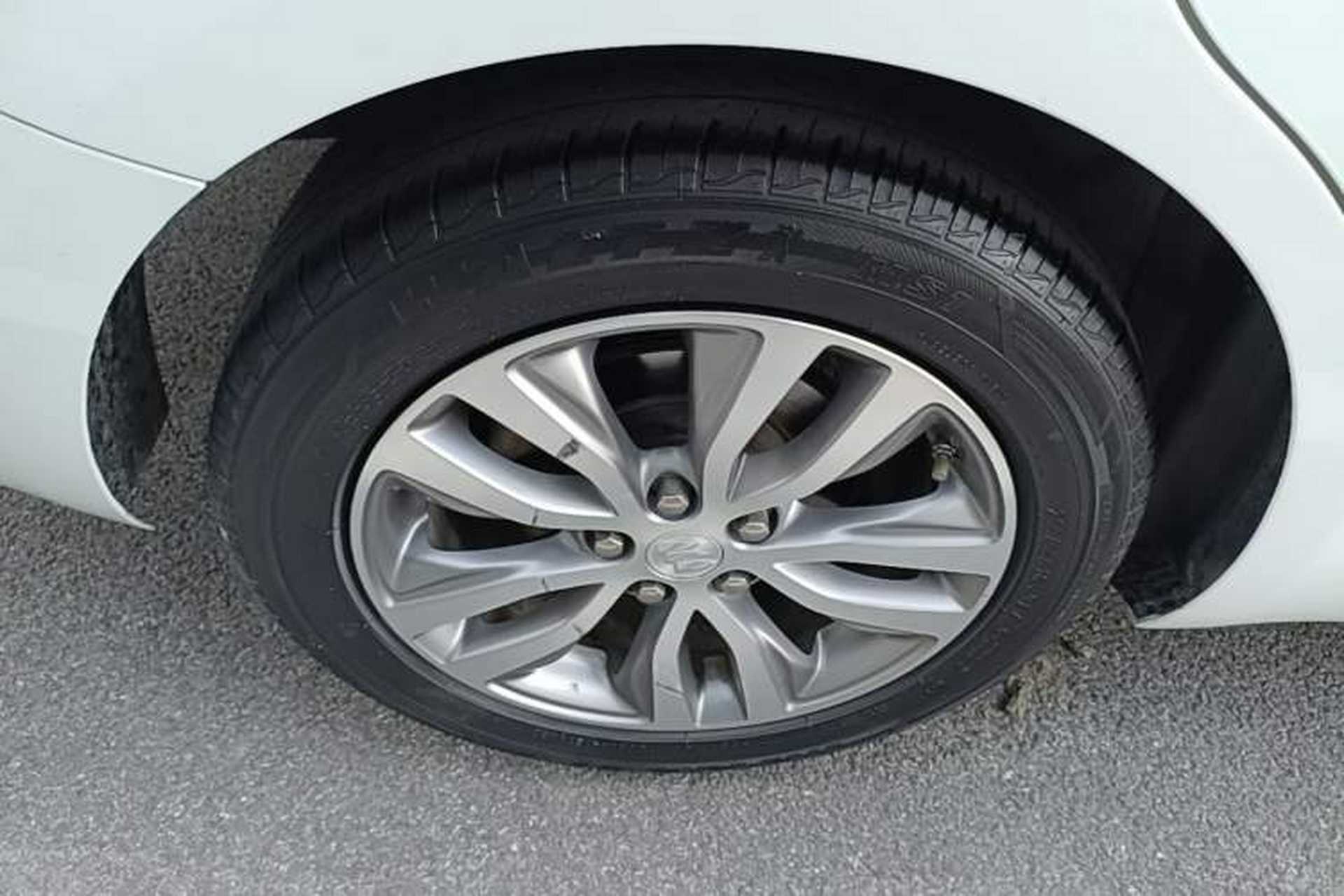 Used Buick GT 2021 1.3T Automatic Mild Hybrid Elite Version Right Rear Wheel Hub