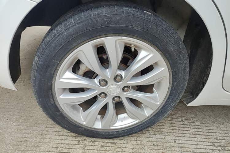 Used Buick GT 2021 Exemplar 1.5L Automatic Elite Version Right Rear Wheel Hub