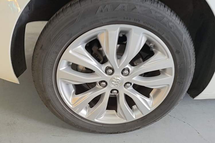 Used Buick GT 2021 Revised Version Flagship 1.5L Automatic Entry-Level Trim Right Rear Wheel Hub