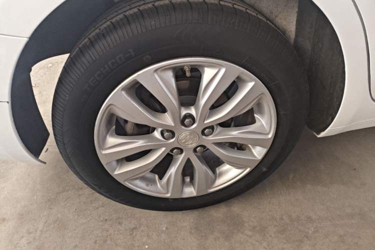 Used Buick GT 2021 Exemplar 1.5L Automatic Entry-Level Trim Right Rear Wheel Hub