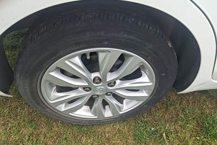 Used Buick GT 2021 Exemplar 1.5L Automatic Elite Version Right Rear Wheel Hub