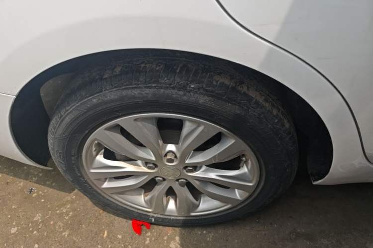 Used Buick GT 2021 Revised Version Flagship 1.5L Automatic Elite Edition Right Rear Wheel Hub