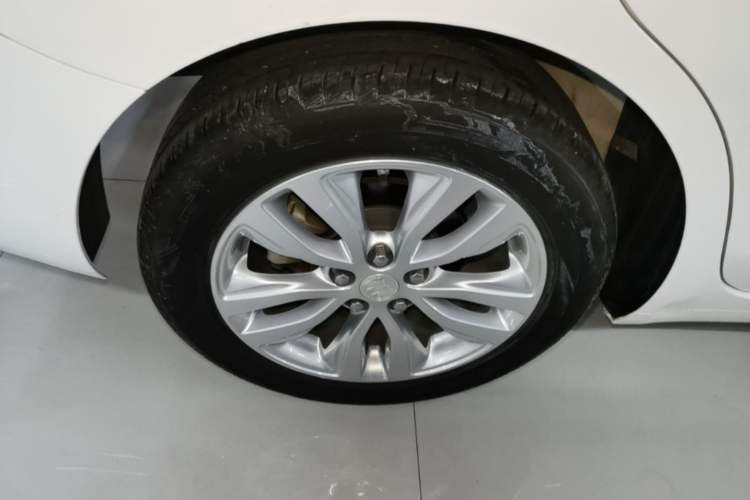 Used Buick GT 2021 Revised Version Flagship 1.5L Automatic Entry-Level Trim Right Rear Wheel Hub