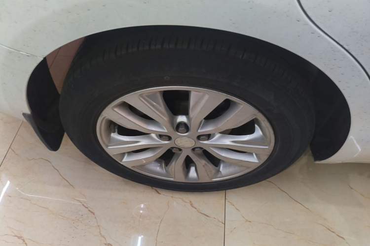Used Buick GT 2021 Revised Version Flagship 1.5L Automatic Elite Edition Right Rear Wheel Hub