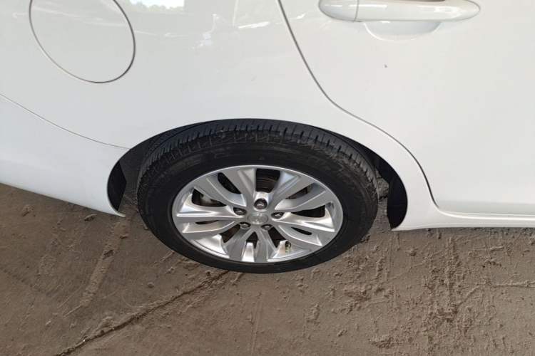 Used Buick GT 2021 Revised Version Flagship 1.5L Automatic Entry-Level Trim Right Rear Wheel Hub