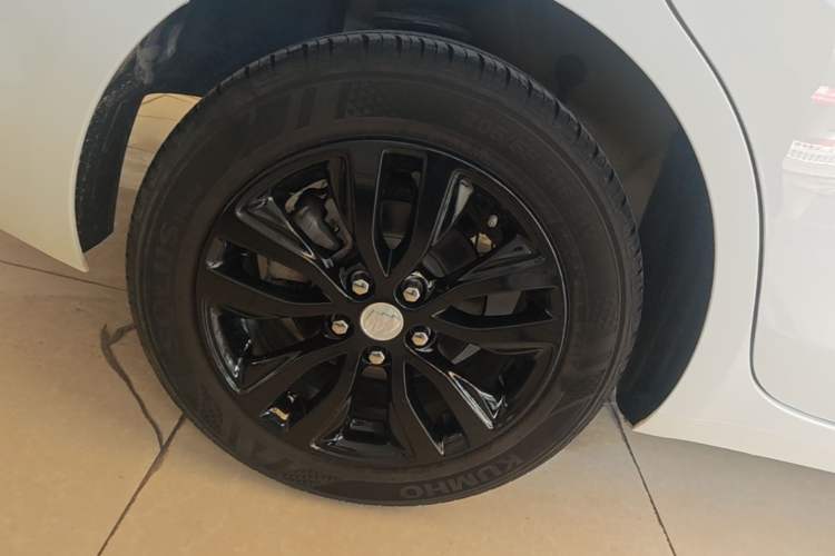 Used Buick GT 2021 Revised Version Flagship 1.5L Automatic Elite Edition Right Rear Wheel Hub
