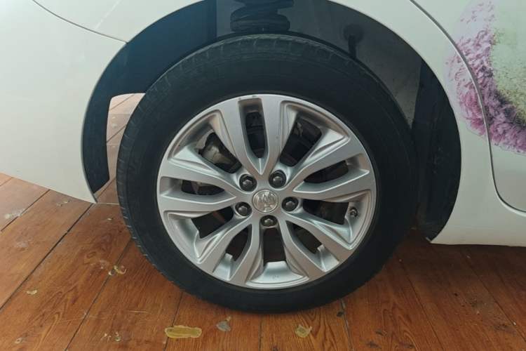Used Buick GT 2021 Exemplar 1.5L Automatic Elite Version Right Rear Wheel Hub