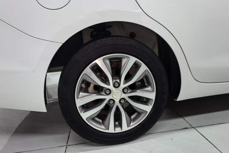 Used Buick GT 2021 Revised Version 1.3T Automatic Mild Hybrid Elite Edition Right Rear Wheel Hub
