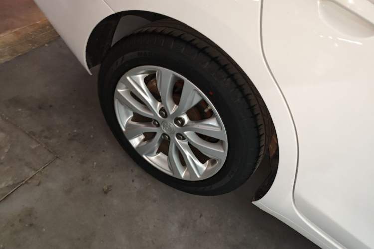 Used Buick GT 2021 Revised Version Flagship 1.5L Automatic Elite Edition Right Rear Wheel Hub