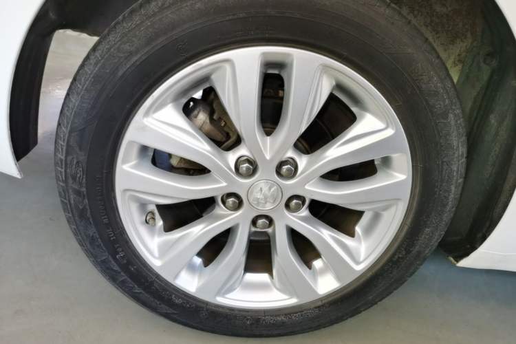 Used Buick GT 2021 Revised Version Flagship 1.5L Automatic Elite Edition Right Rear Wheel Hub