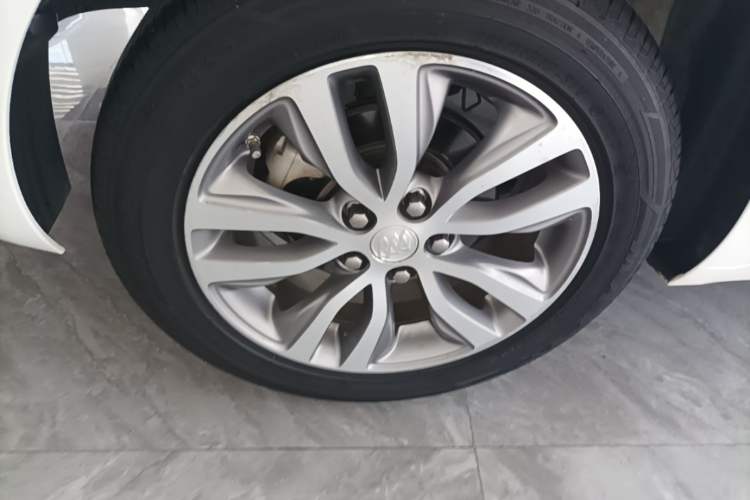 Used Buick GT 2021 1.3T Automatic Mild Hybrid Elite Version Right Rear Wheel Hub