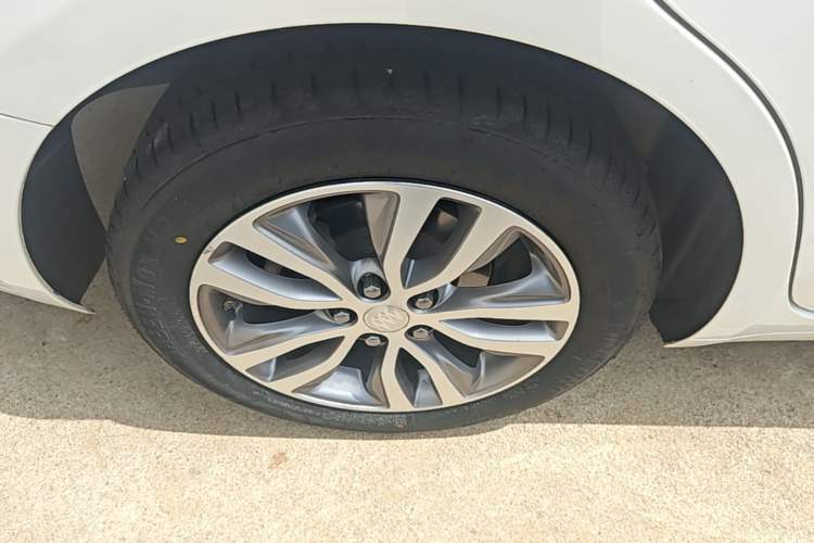 Used Buick GT 2021 1.3T Automatic Mild Hybrid Elite Version Right Rear Wheel Hub