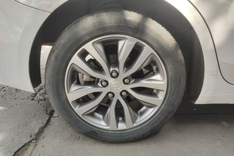 Used Buick GT 2021 1.3T Automatic Mild Hybrid Elite Version Right Rear Wheel Hub