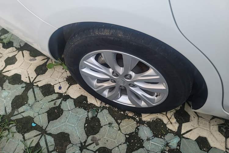 Used Buick GT 2021 Revised Version Flagship 1.5L Automatic Elite Edition Right Rear Wheel Hub