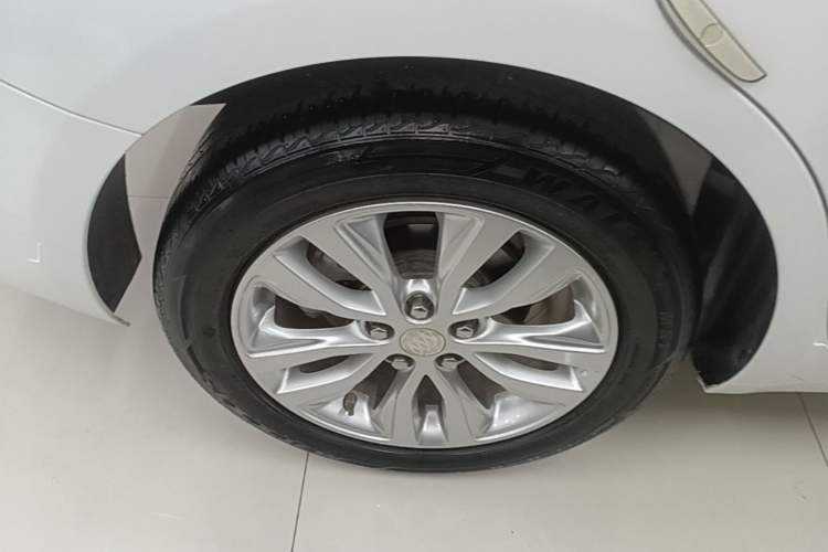 Used Buick GT 2021 Revised Version Flagship 1.5L Automatic Entry-Level Trim Right Rear Wheel Hub