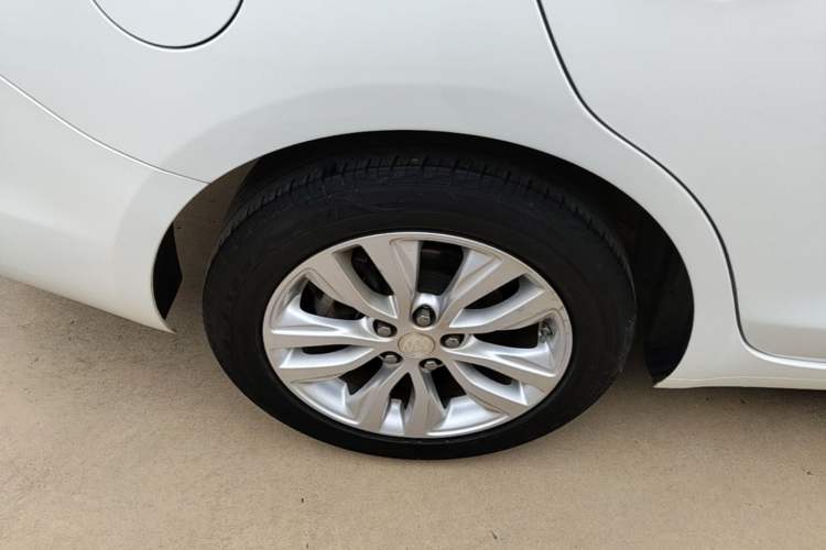 Used Buick GT 2021 Revised Version Flagship 1.5L Automatic Elite Edition Right Rear Wheel Hub