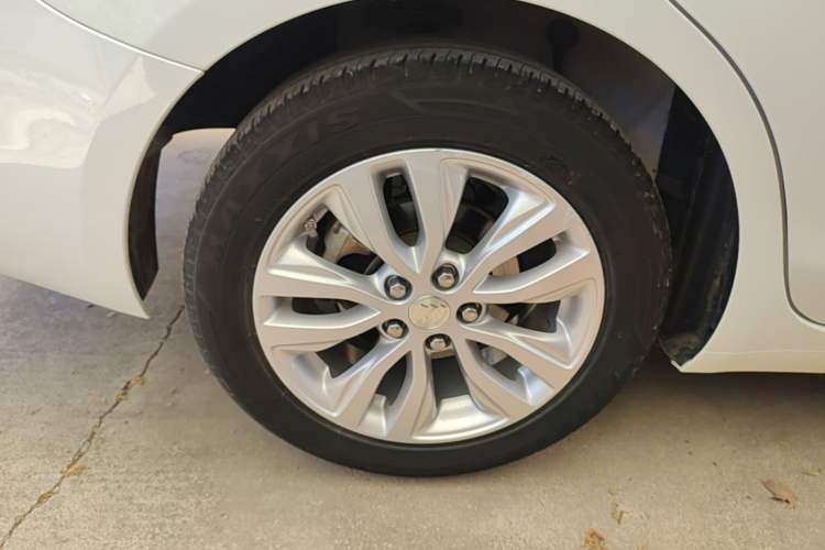 Used Buick GT 2021 Revised Version Flagship 1.5L Automatic Elite Edition Right Rear Wheel Hub