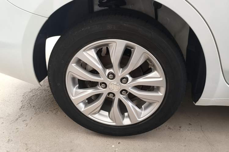 Used Buick GT 2021 Revised Version Flagship 1.5L Automatic Elite Edition Right Rear Wheel Hub