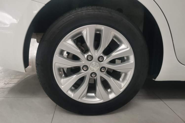 Used Buick GT 2021 Revised Version Flagship 1.5L Automatic Entry-Level Trim Right Rear Wheel Hub