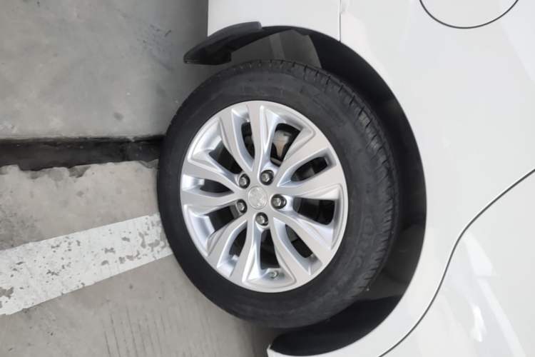Used Buick GT 2021 Revised Version Flagship 1.5L Automatic Elite Edition Right Rear Wheel Hub