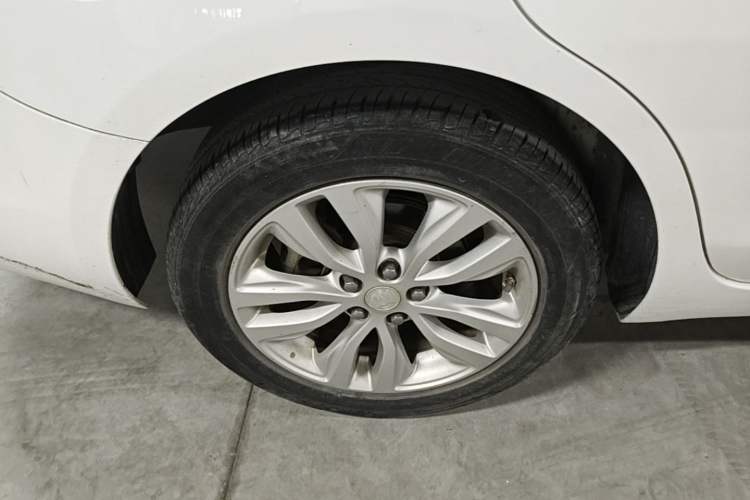 Used Buick GT 2021 Revised Version Flagship 1.5L Automatic Elite Edition Right Rear Wheel Hub