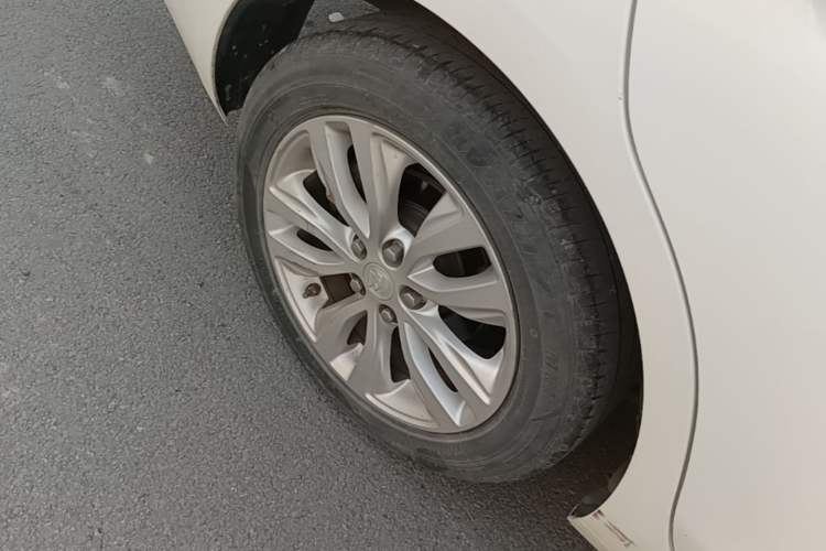 Used Buick GT 2021 Revised Version Flagship 1.5L Automatic Elite Edition Right Rear Wheel Hub