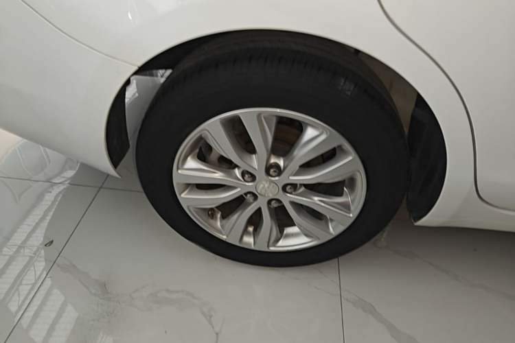Used Buick GT 2021 Revised Version Flagship 1.5L Automatic Entry-Level Trim Right Rear Wheel Hub